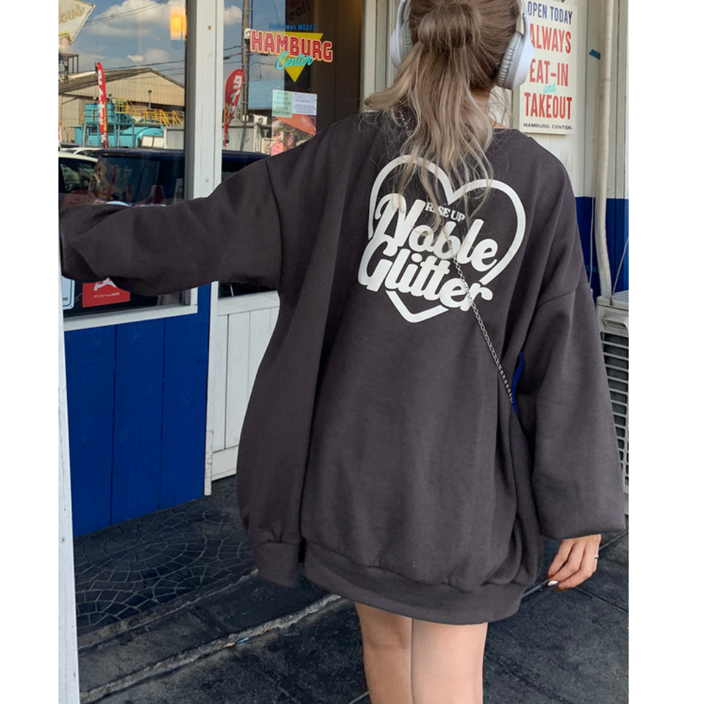 內刷毛背後愛心寬鬆印花大學T-深灰 (F)