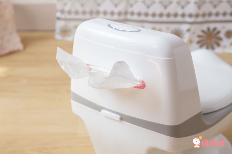 遊戲中學習戒尿布【美國 Nuby】小馬桶符合孩子人體工學！