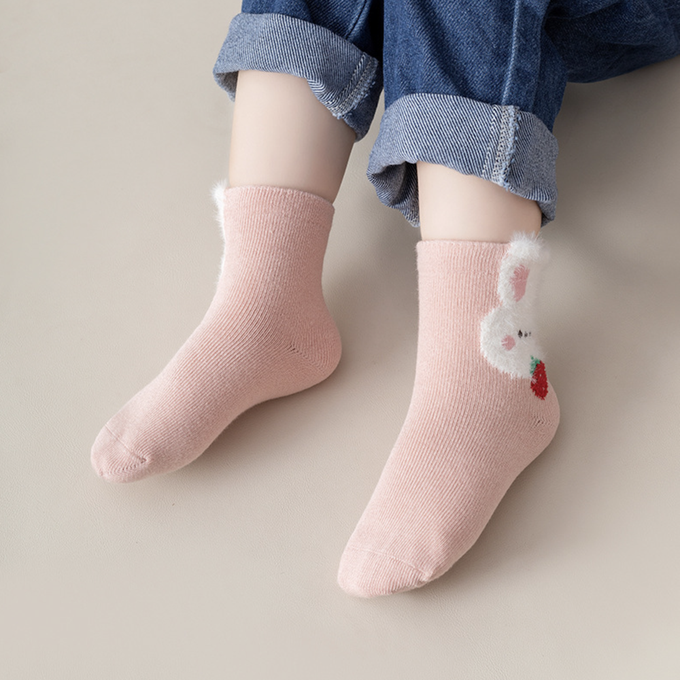 love, charlotte - 秋冬季甜甜草莓小兔子中筒棉襪-5 雙一組