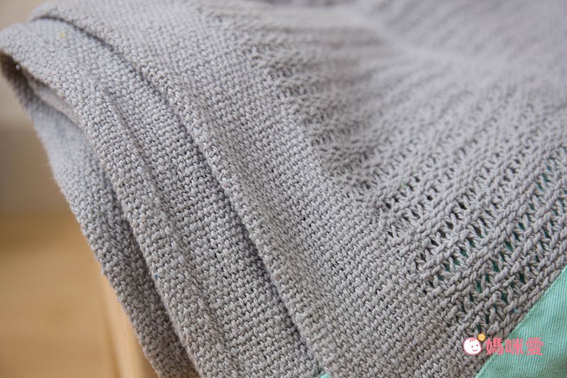 英國 Mama Designs - 100% 棉織透氣洞洞毯-櫻花粉 (S號)-70x90cm