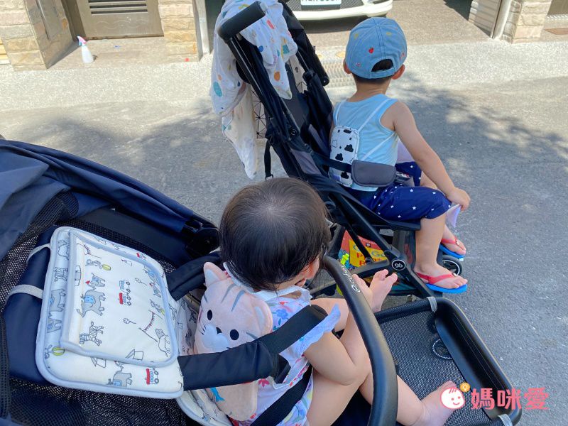 日本涼感雜貨 - 背巾/推車保冷墊 (附保冷劑/可當小背包)-黑白星星雲朵