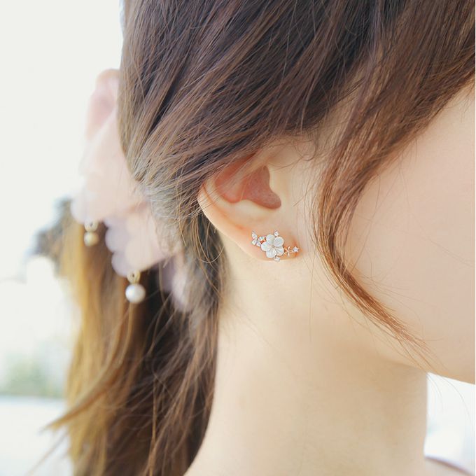 韓國 Soo&Soo - 絕美花鈿不對稱耳環-時尚銀 ((左)1.7cm，(右)5cm)