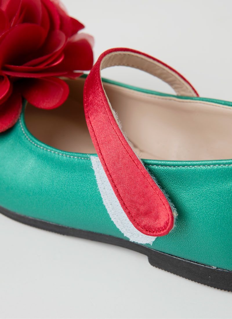 韓國 OZKIZ - 迷人立體紅花裝飾皮鞋-綠