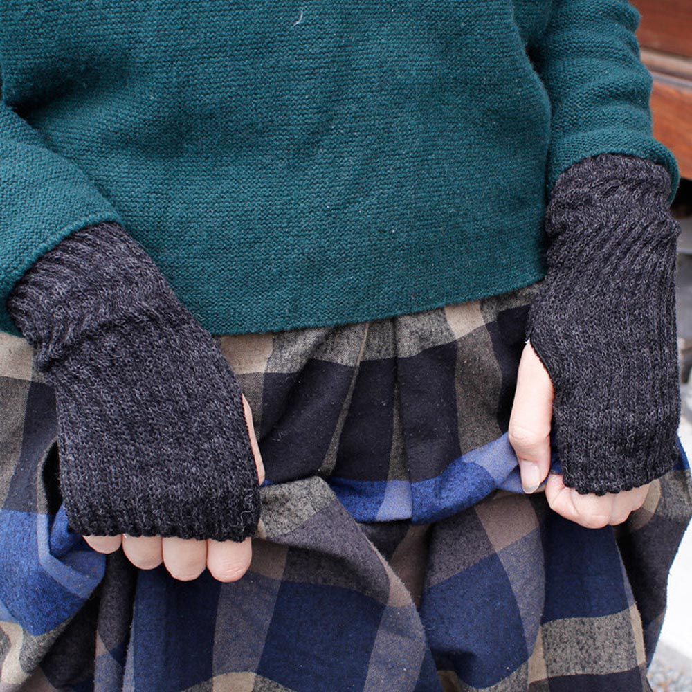 日本女裝代購 - 日本製 絲綢混拇指洞半截手套-深灰 (F)