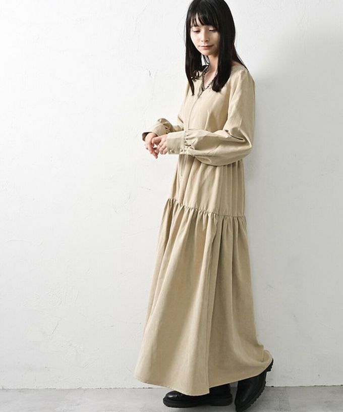 日本 ELENCARE DUE - V領拉鏈桃皮絨優美長袖洋裝-米杏