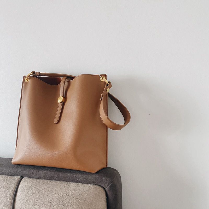 時尚手提/肩揹真皮水桶包-卡其色 (27x29x9.5cm)