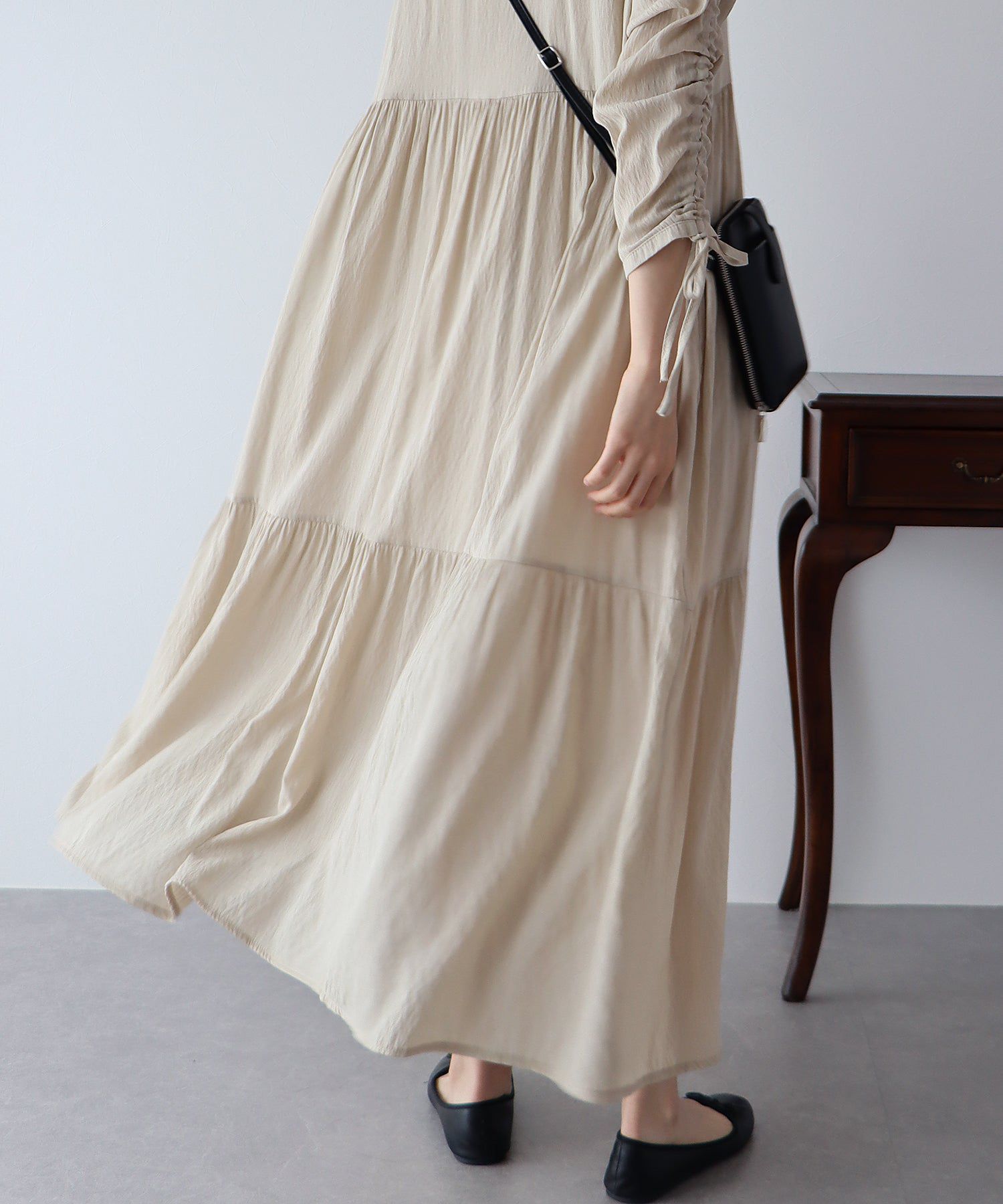 日本 BLUE EAST - 楊柳文藝抽繩長版襯衫-米杏