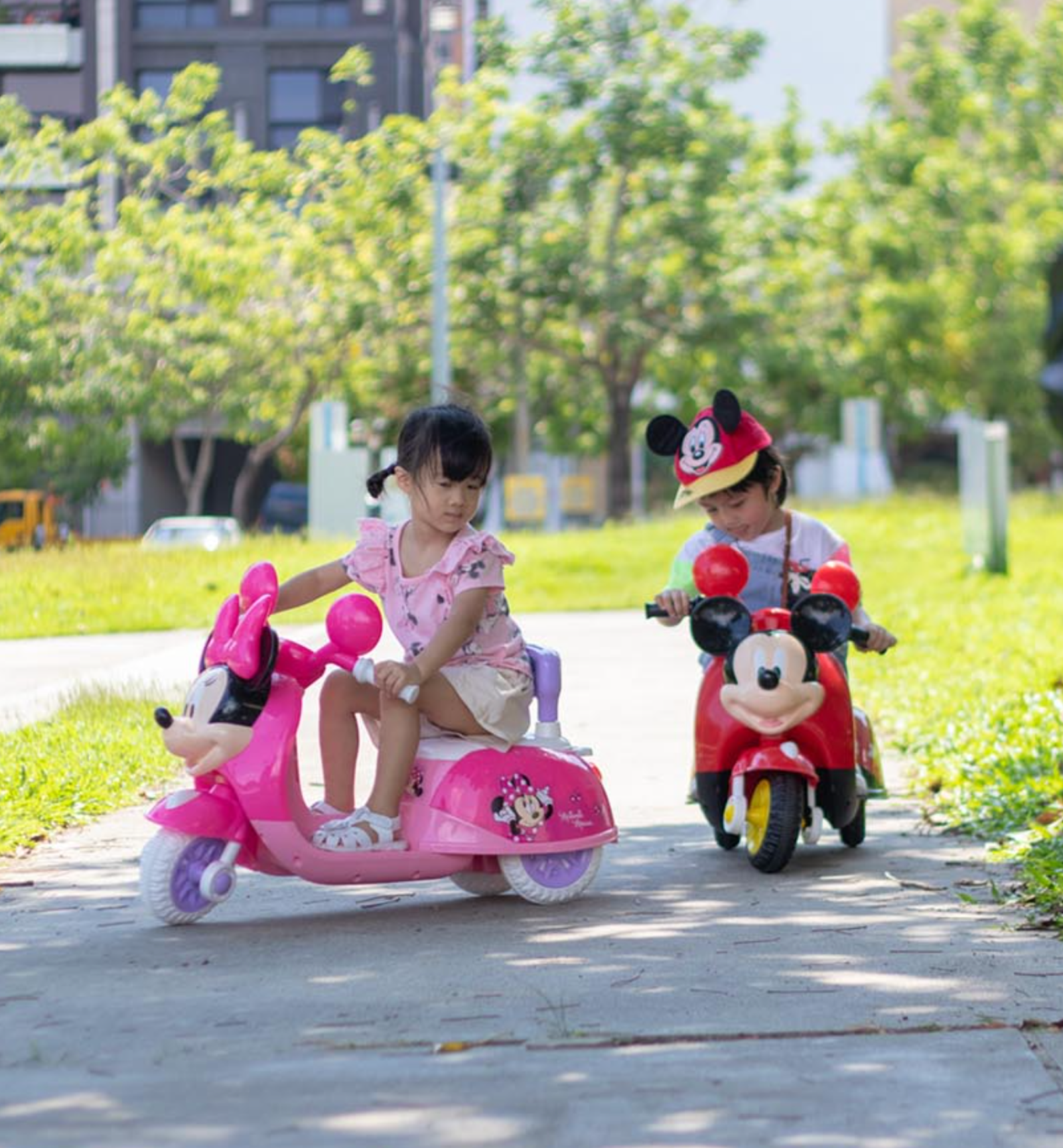 聰明媽咪兒童超跑 - 迪士尼米奇造型 正版授權 兒童電動摩托車-紅黑色