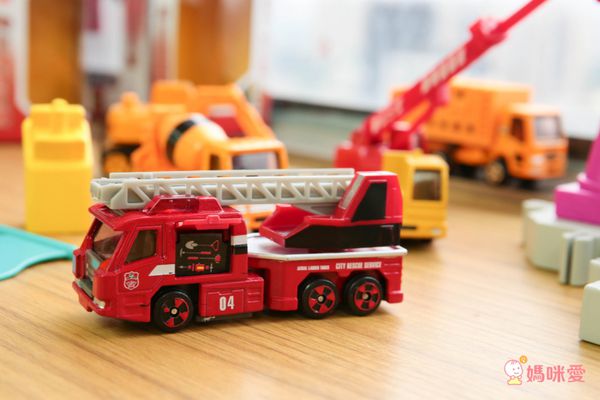 樂彩森林 - 迷你合金車-雲梯車(40)-滑行