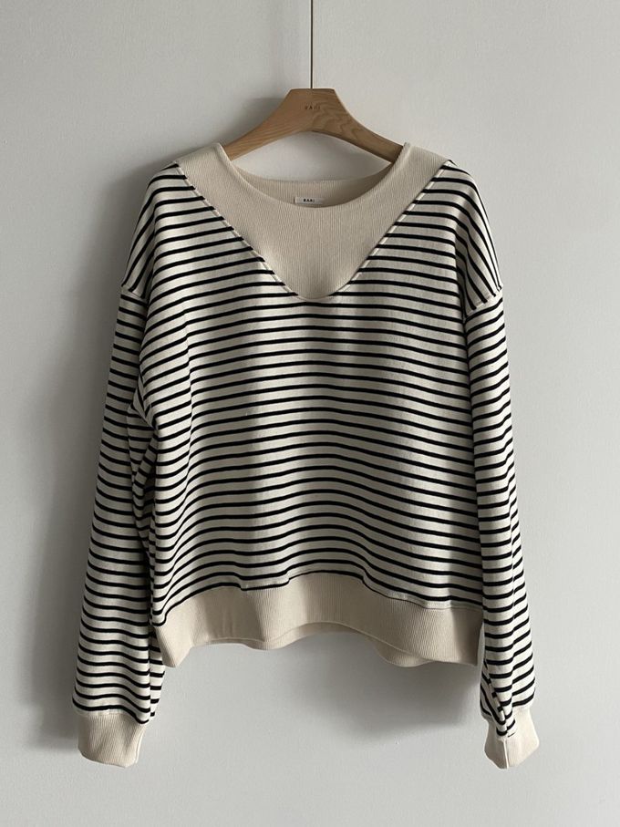 韓國女裝連線 - 假兩件細條紋長袖大學T-米X黑 (FREE)