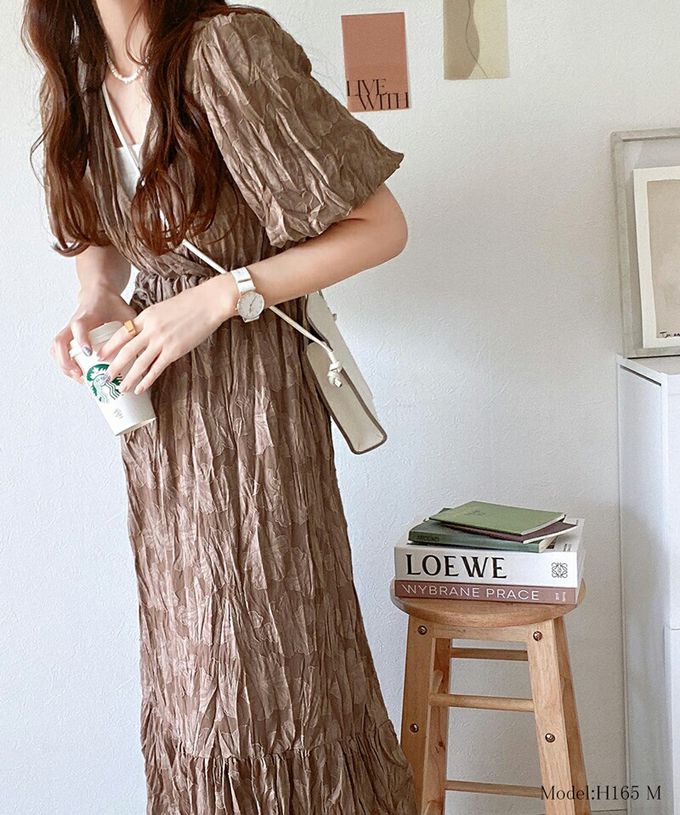 日本 Classical Elf - 透膚露背花卉皺摺深V泡泡袖洋裝-淺綠