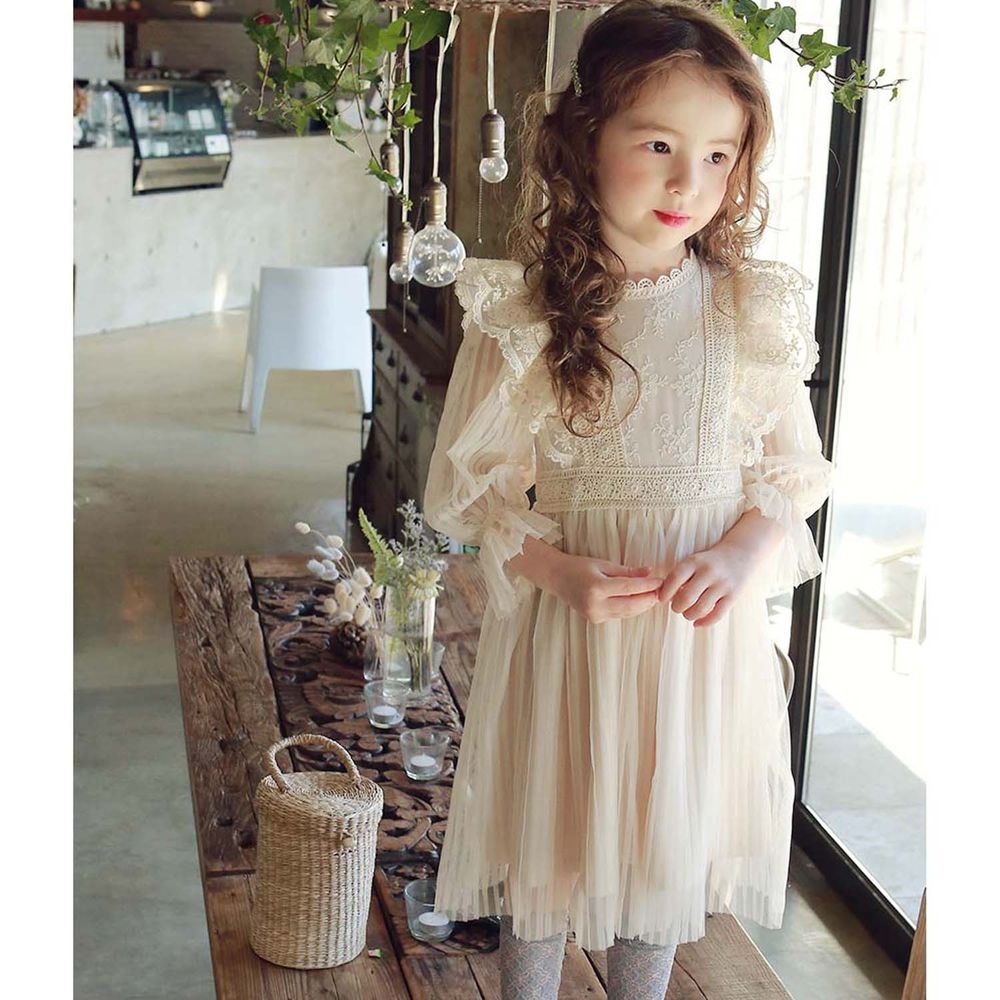 韓國 PuellaFLO - 透膚華麗蕾絲百褶紗裙洋裝-米白