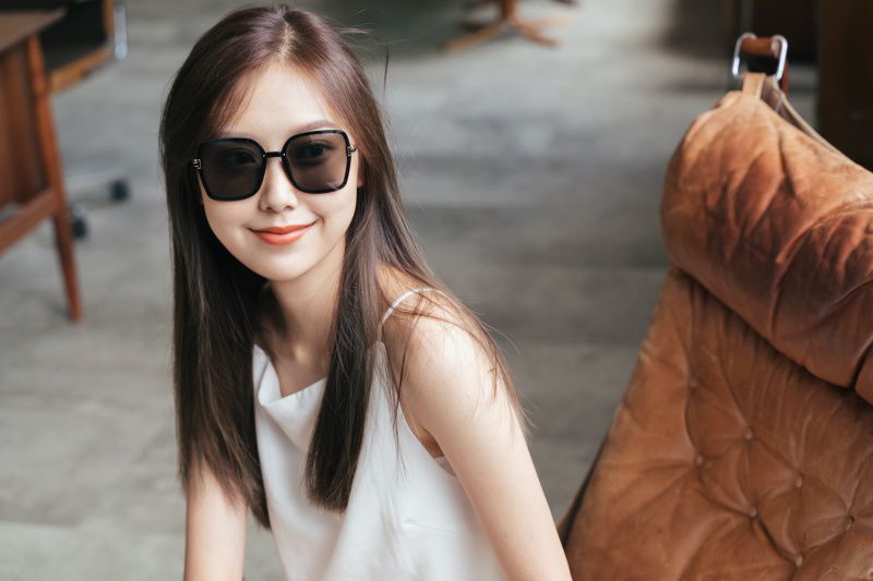 ALEGANT - 韓流明星最愛絕美星幕黑T字勾勒方框墨鏡│UV400太陽眼鏡