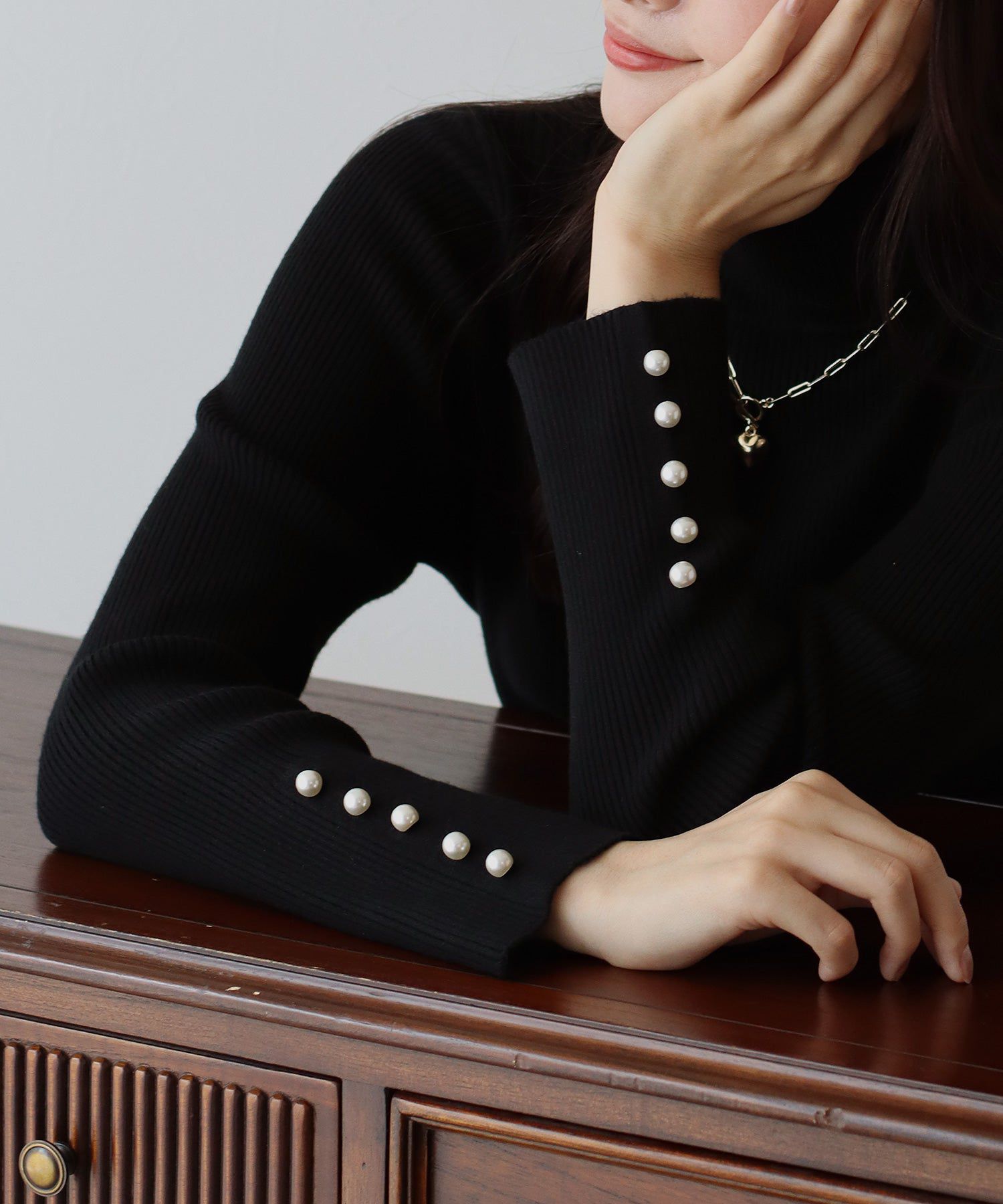 日本 BLUE EAST - 珍珠釦高領羅紋針織上衣-寶藍