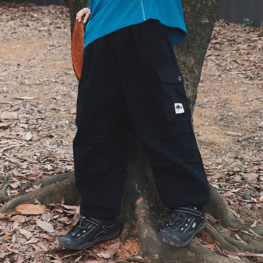 保暖加絨山系口袋縮口長褲-黑色