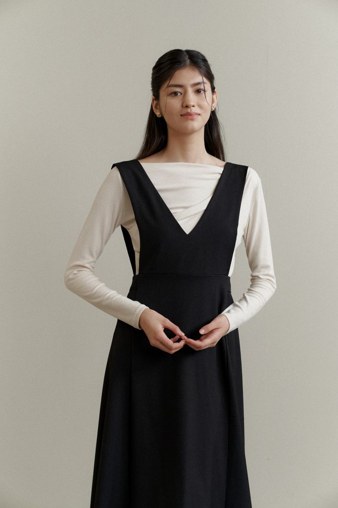 韓國女裝連線 - 迷人大V連身修飾洋裝-黑 (FREE)