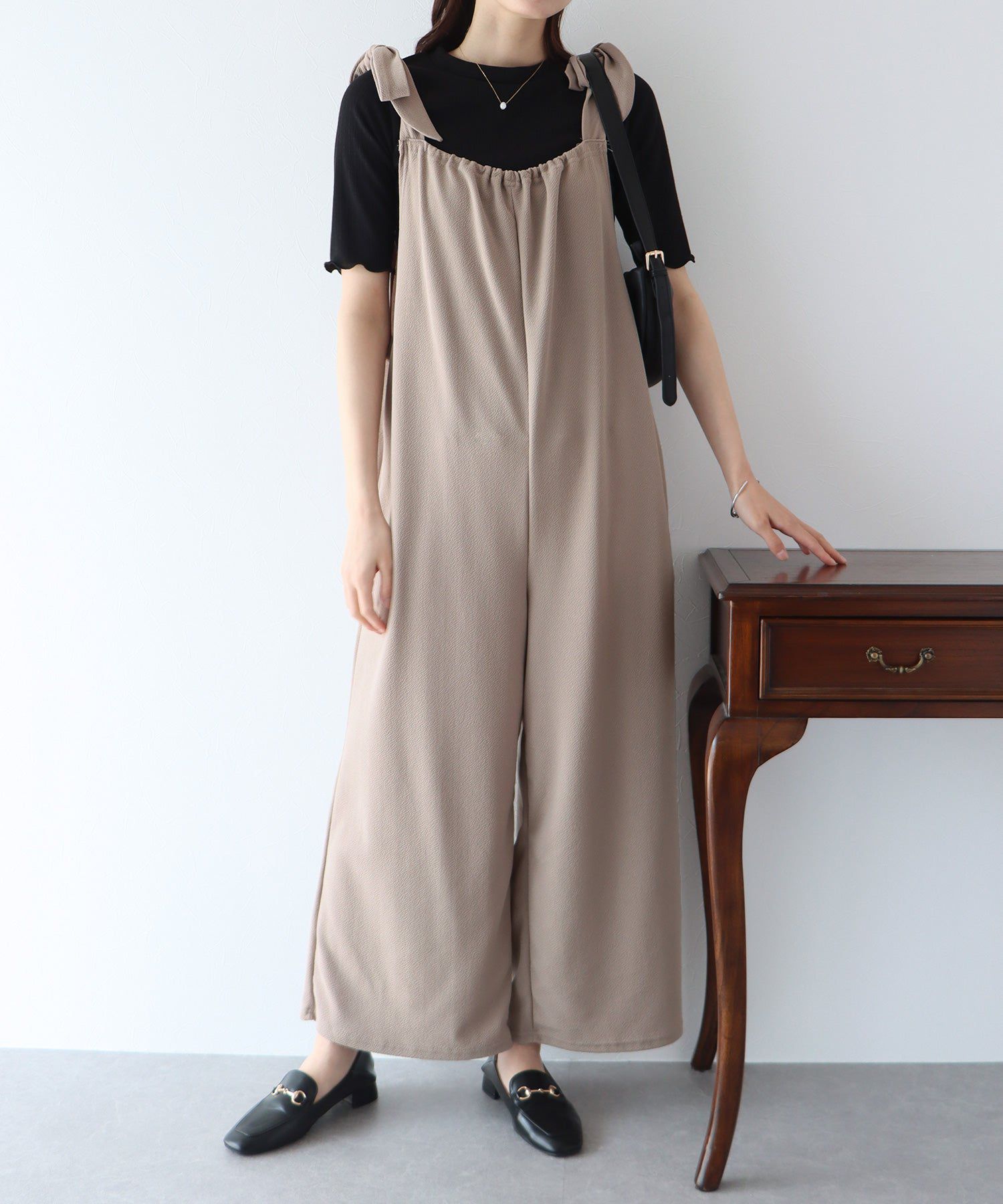 日本 BLUE EAST - 休閒扭結垂墜連身褲-水藍