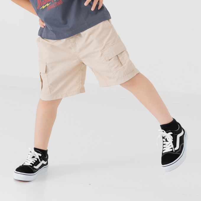 日本 Chil2 - 大口袋工裝風尼龍休閒短褲-黑