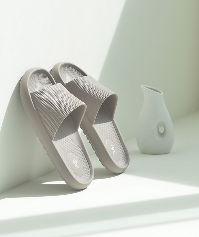 家窩 - MIT 雅漫EVA輕量釋壓厚軟底防滑拖鞋-男款-雅痞黑