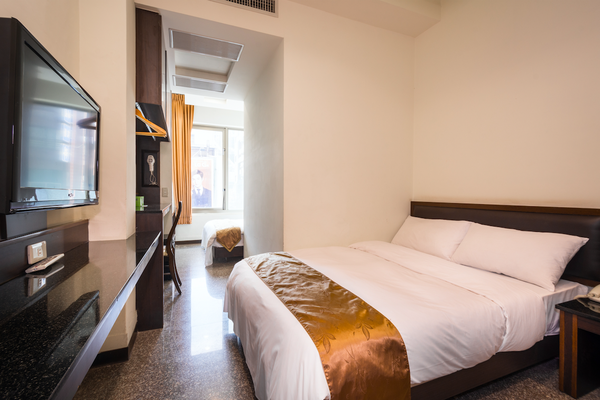 雙星大飯店 ★ 步行3分鐘就到台中火車站