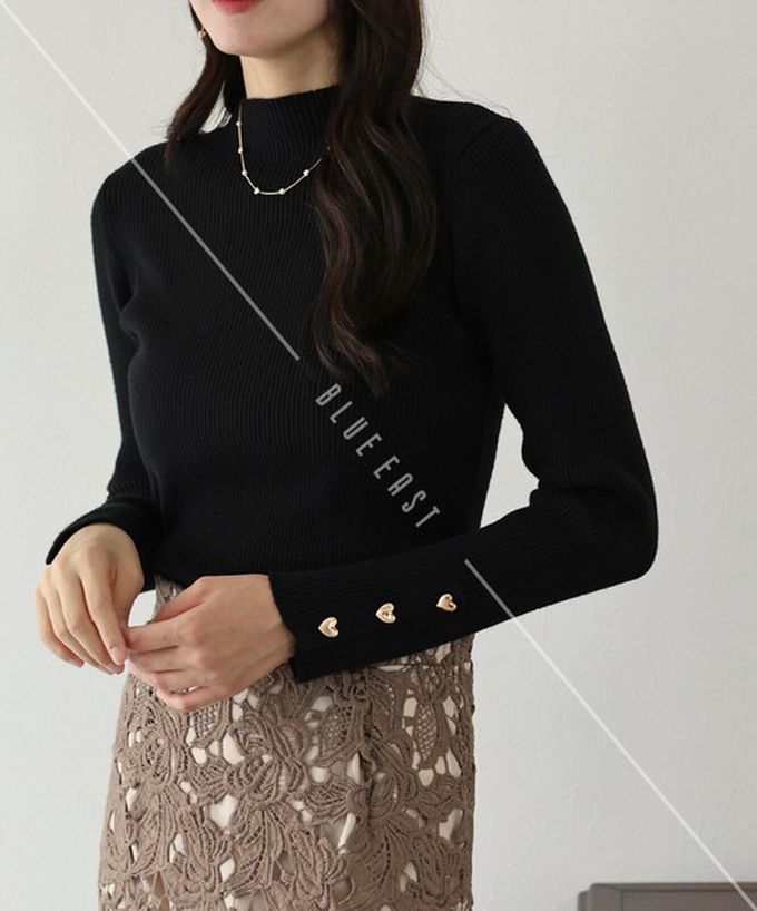 日本 BLUE EAST - 愛心金釦羅紋小高領長袖上衣-黑