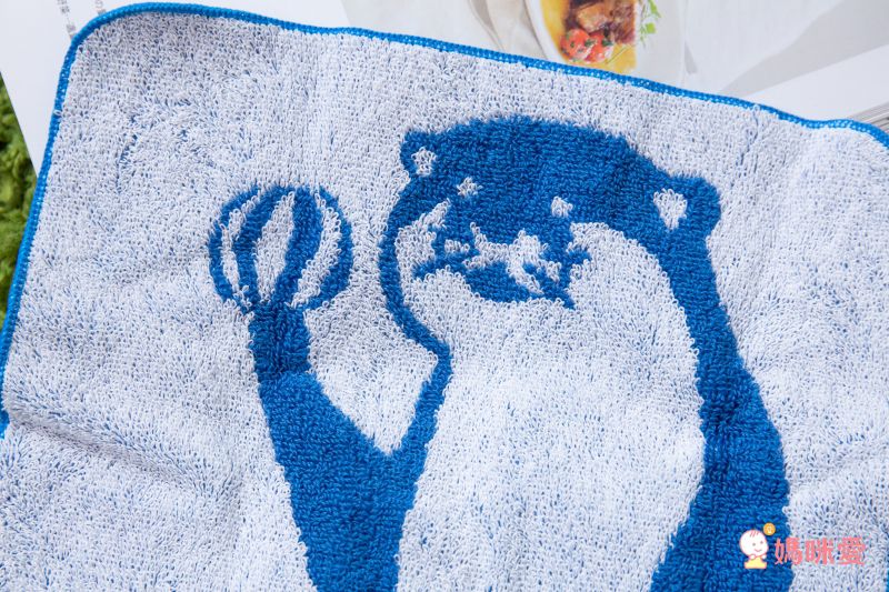 日本弘雅堂 - 日本製 接觸涼感速乾手帕-海獺排球-水藍 (22x22cm)