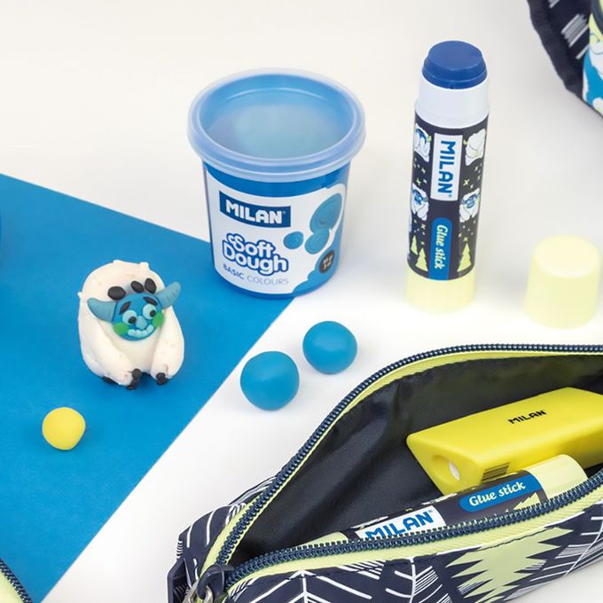 MILAN - 美勞用品組-口袋型無毒粗款蠟筆(12色)+小瓢蟲學童安全可攜式剪刀(含刀柄套)_藍色+兒童專用變色口紅膠_挪威森林_雪怪Yeti