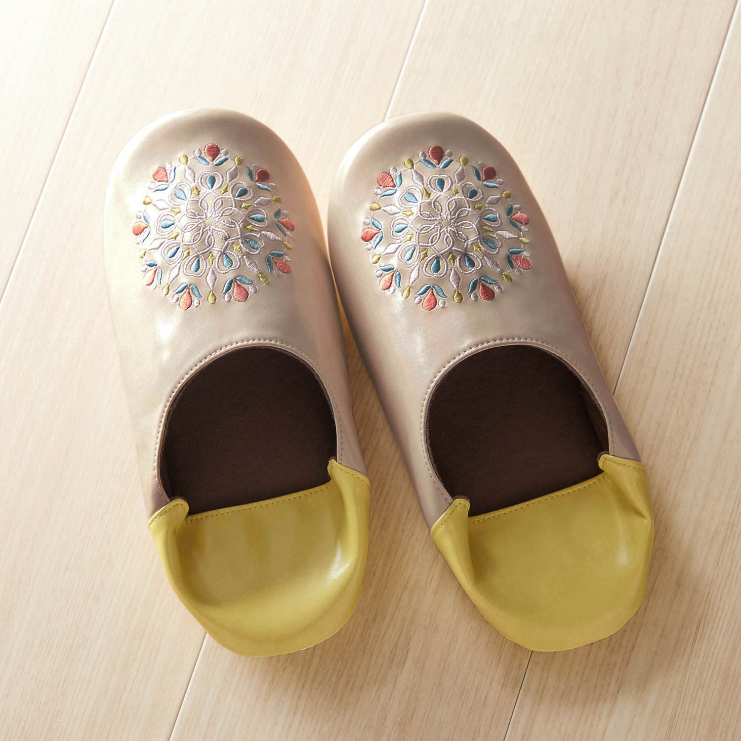 日本千趣會 - 北歐風 皮質麵包型室內拖鞋-煙花綻放-咖啡x黑 (M(24-26cm))