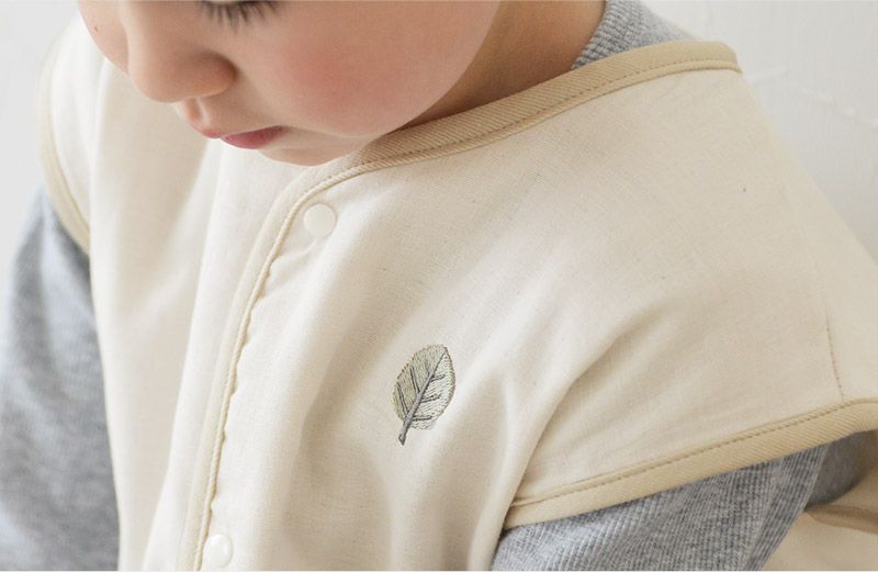 日本 kukka ja puu - 日本製 三重紗防踢被/背心-小樹刺繡-鐵灰x灰邊