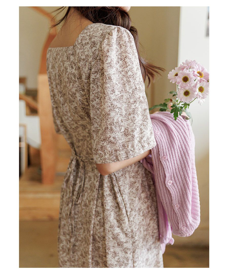 韓國 Urbantheroom - ㄩ字領收腰綁帶拼接洋裝-白底碎花 (Free)