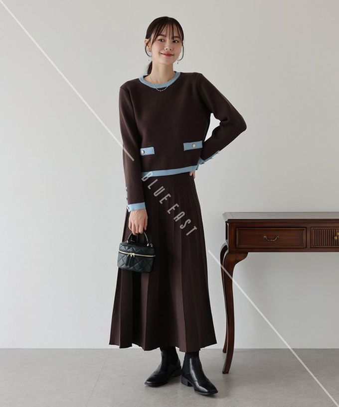 日本 BLUE EAST - 金釦滾邊針織上衣+優雅百摺長裙(2件組)-黑x白