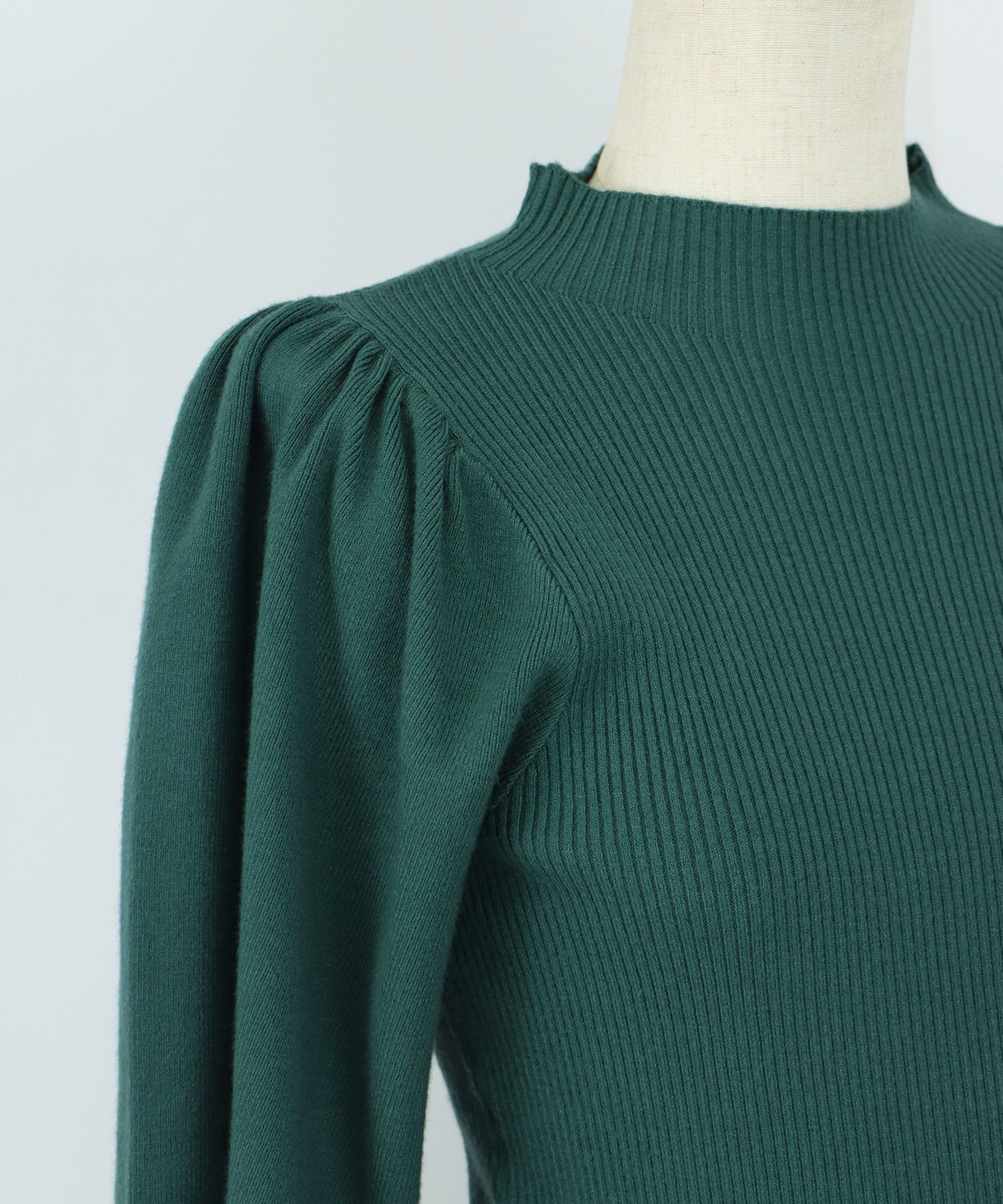 日本 BLUE EAST - 溫柔小立領羅紋五分袖上衣-深綠