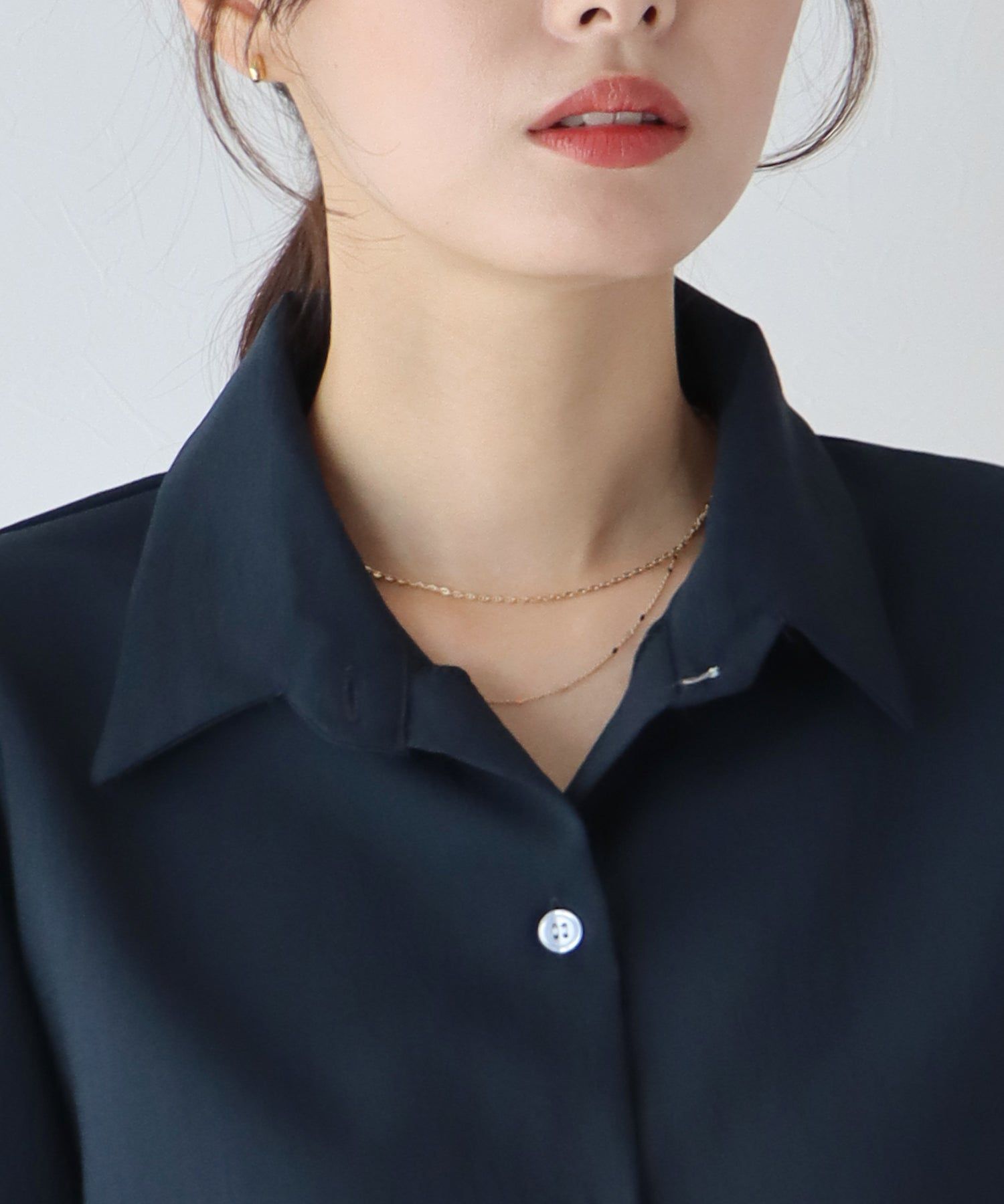 日本 BLUE EAST - 優雅百搭泡泡短袖襯衫-深藍