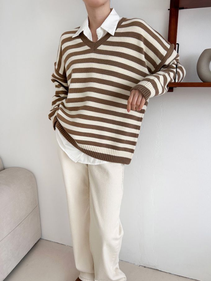 韓國女裝連線 - 休閒落肩V領橫紋針織上衣-咖啡 (FREE)