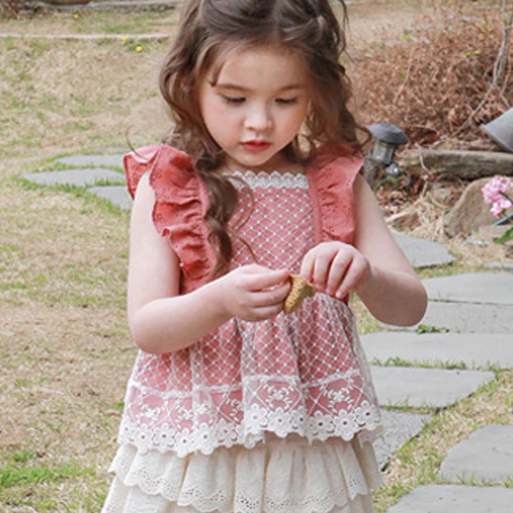 韓國 Puellaflo - 雕花菱格網紗裝飾荷葉袖上衣-玫瑰粉