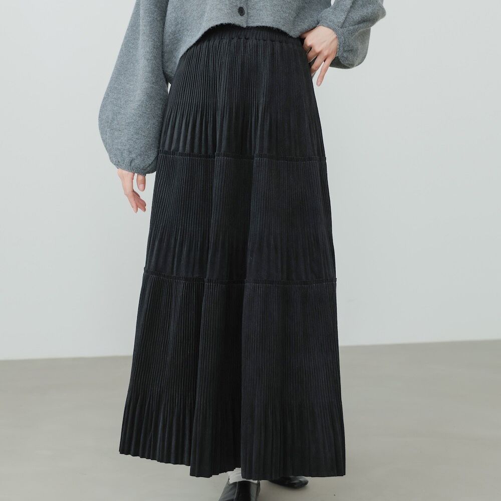 飄逸感絲滑絨面細摺長裙-黑