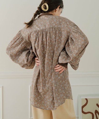 日本 Bou Jeloud - 森林碎花澎澎袖襯衫-摩卡