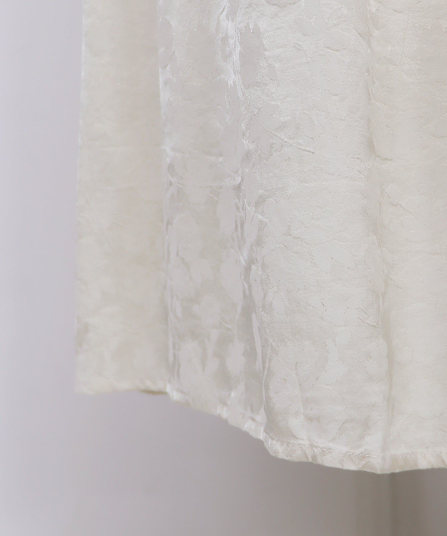 日本 BLUE EAST - 浪漫女神緹花綁帶無袖洋裝-米杏