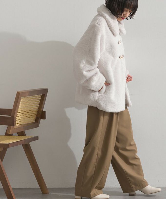 日本 ELENCARE DUE - 魅力金扣柔軟蓬鬆仿毛翻領大衣外套-象牙白