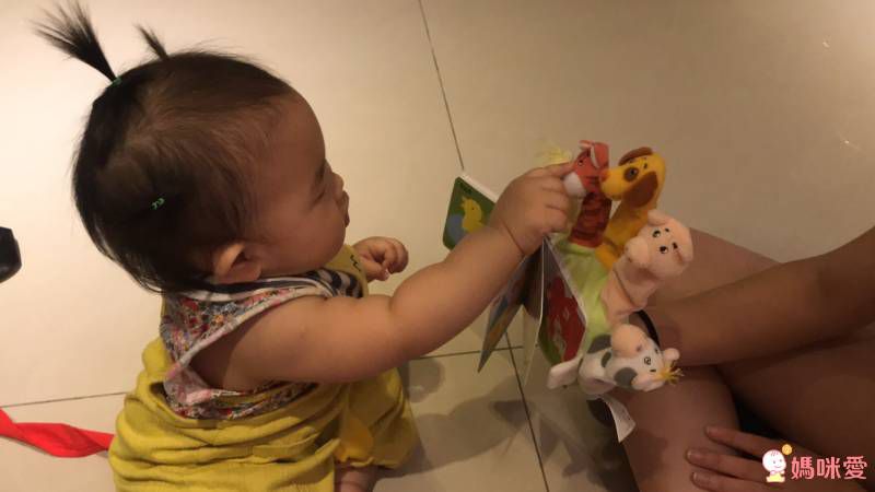 英文操作書特輯♚ 寶貝從小接觸英文的好法寶，英國童謠有聲書♬