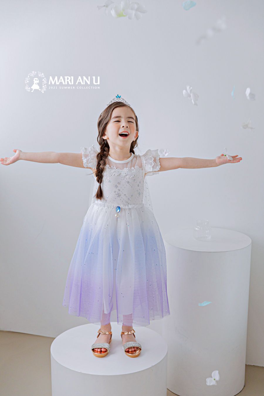 韓國 mari an u - (披風可拆)藍寶石透膚領漸層紗裙洋裝-極光白