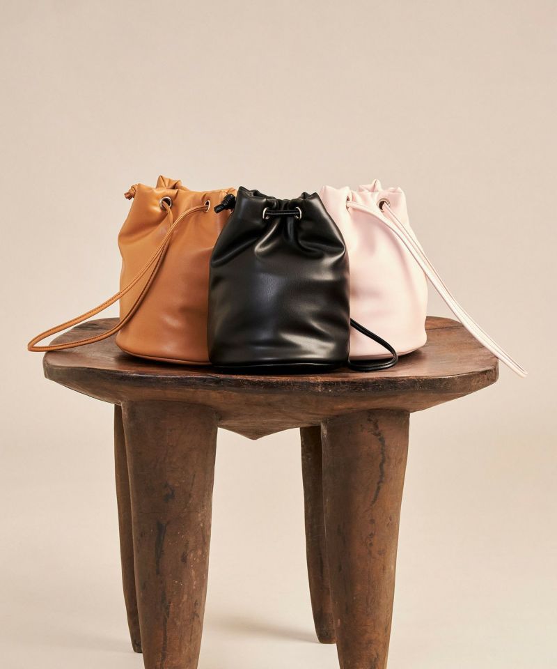 日本 COOCO - 軟皮束口水桶包/肩背包-杏