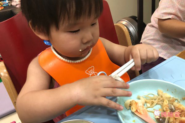 日本 Combi - 三階段彈力學習筷-右手-大象藍+贈學習筷環保收納袋