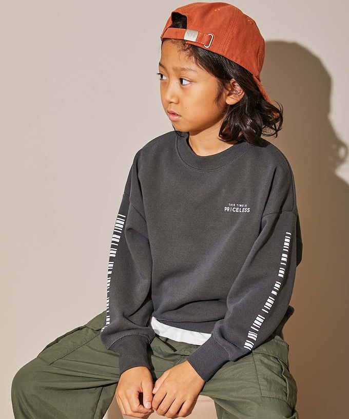 日本 devirock - 熱銷定番 印花縮口長袖上衣-條碼袖子-灰黑