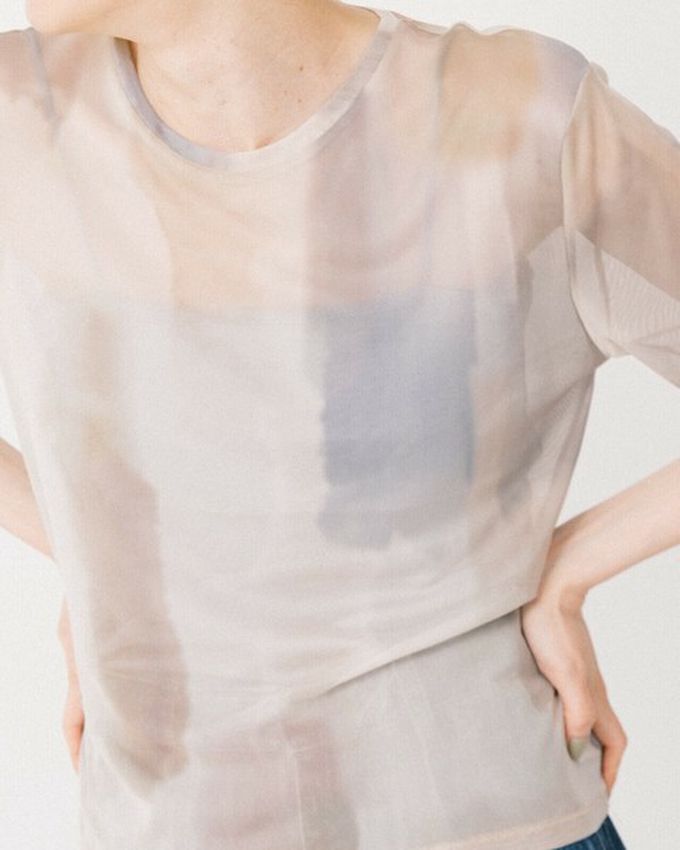 日本 gleam - 水彩暈染風透膚薄紗短袖上衣-深藍系