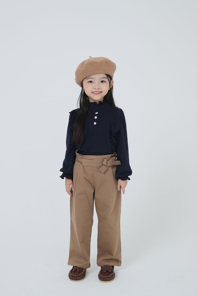 韓國 Coco Bang - 鈕釦波浪邊點綴小領長袖上衣-象牙白