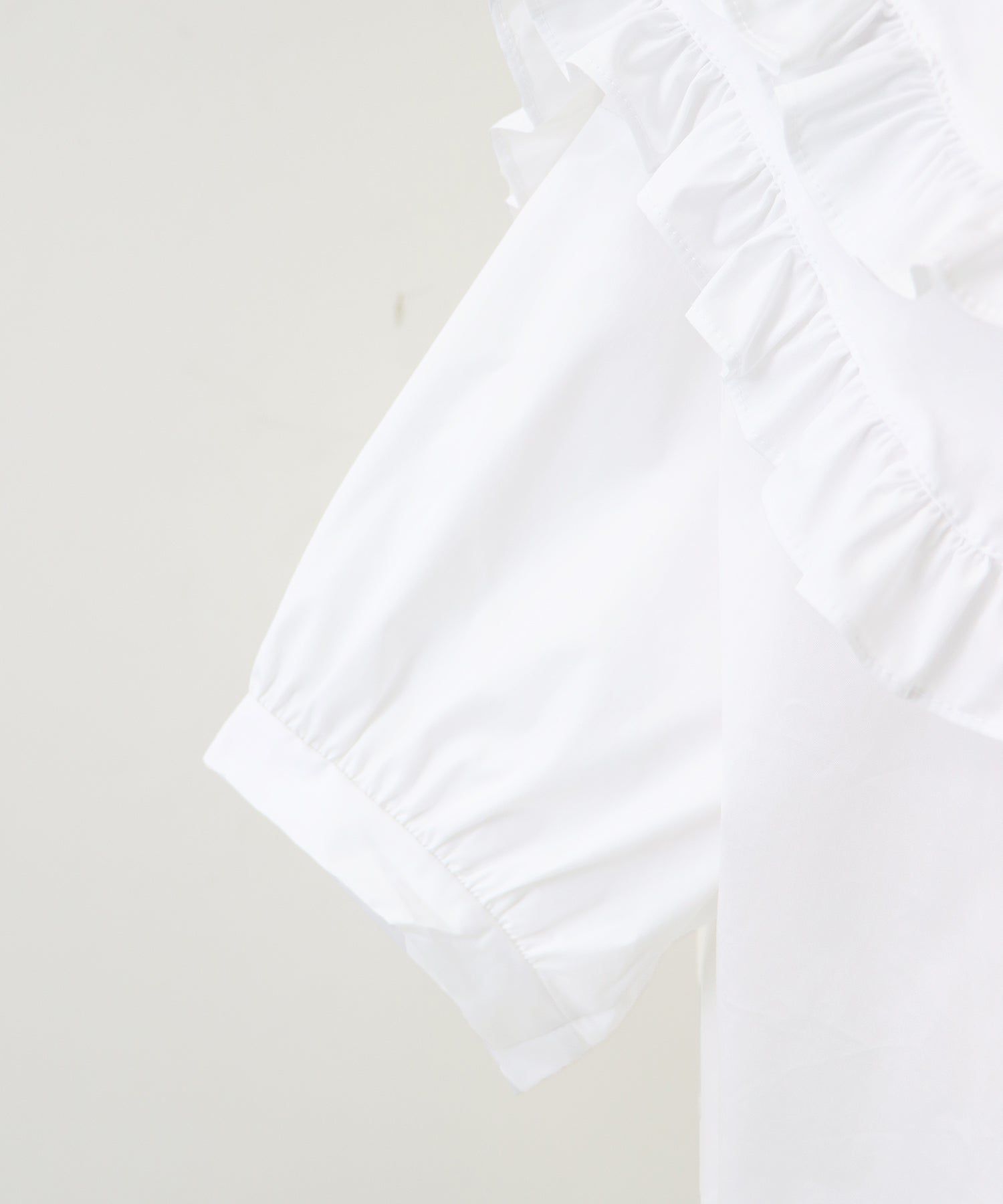 日本 BLUE EAST - 荷葉層次領泡泡短袖襯衫-條紋-水藍