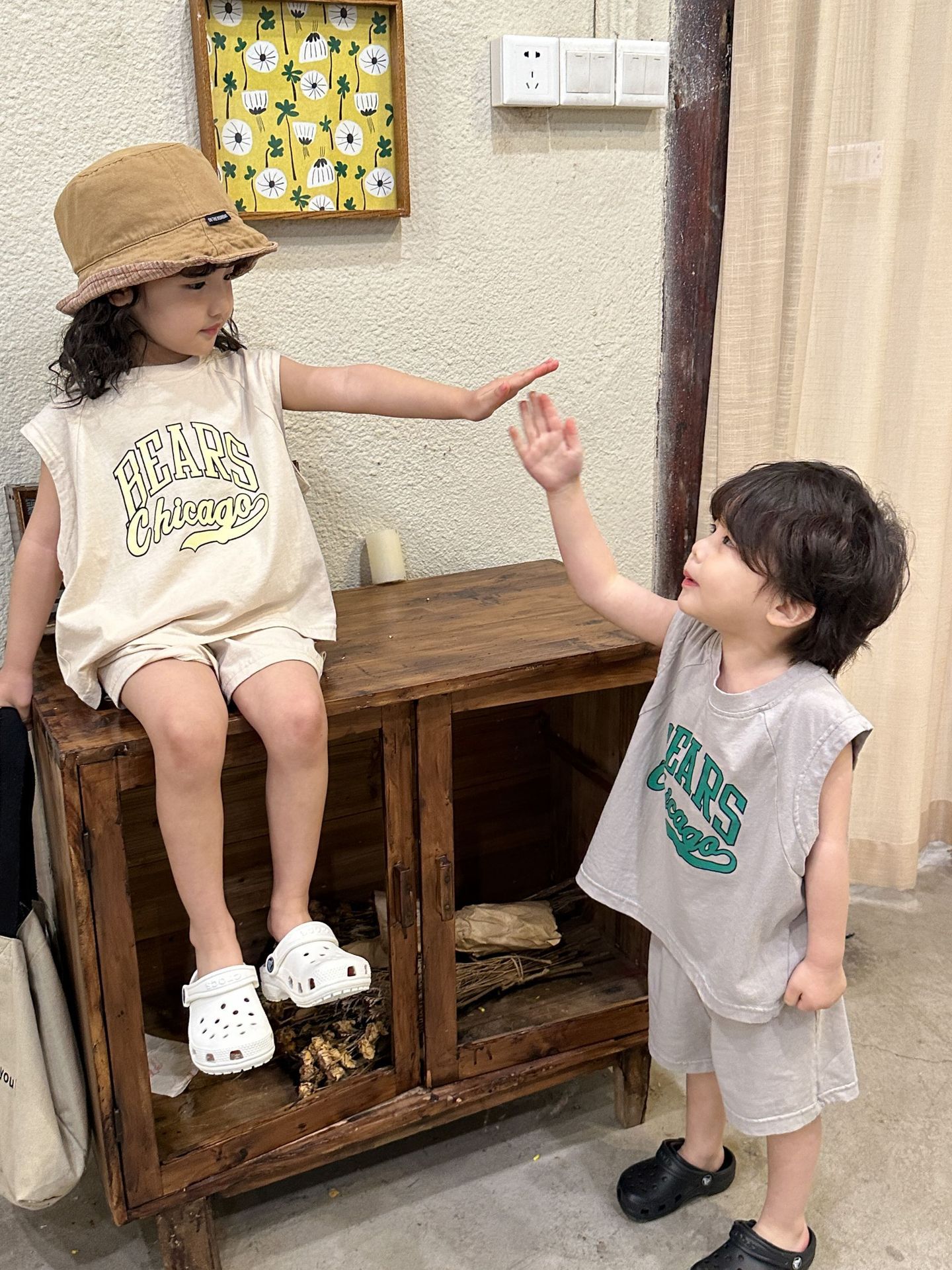 純棉圓領休閒無袖套裝-草寫英文字-灰色