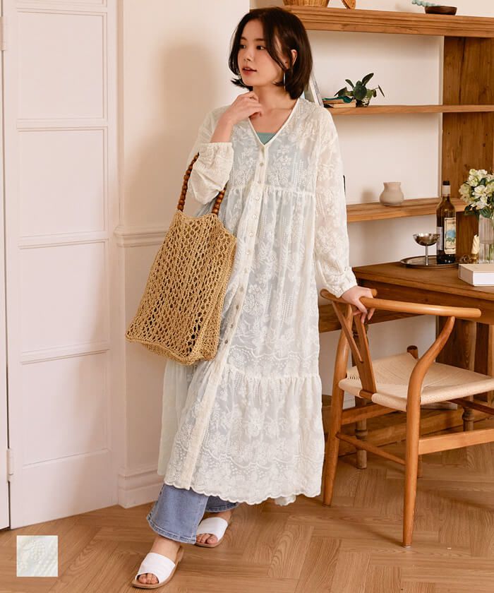 日本 COCA - V領花蕾絲透膚排扣罩衫/洋裝-米杏