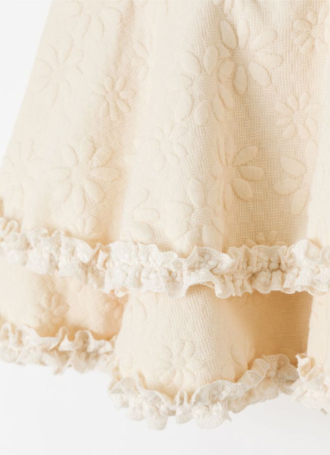 韓國 OZKIZ - 鬆緊腰立體花朵印拼接感短裙-米白